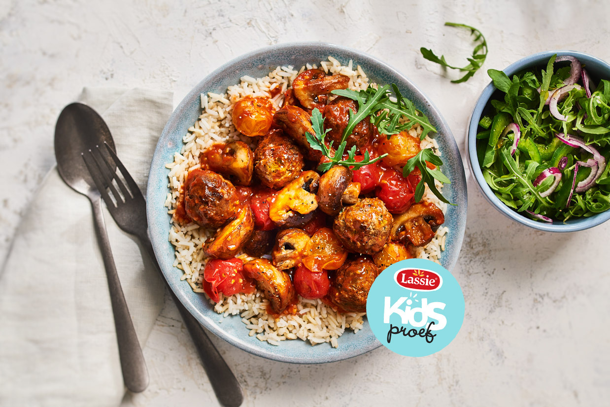 GEHAKTBALLETJES MET CHAMPIGNONS IN TOMATENSAUS