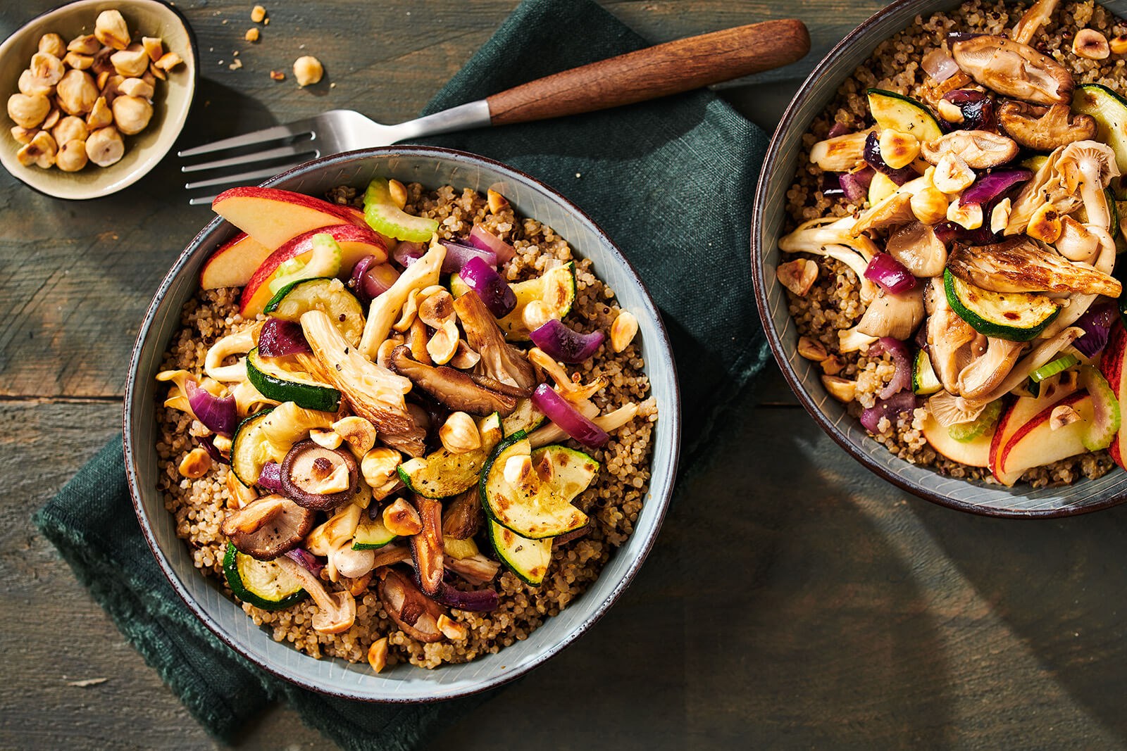 Voorgestoomde quinoa met appel, bleekselderij en paddenstoelen