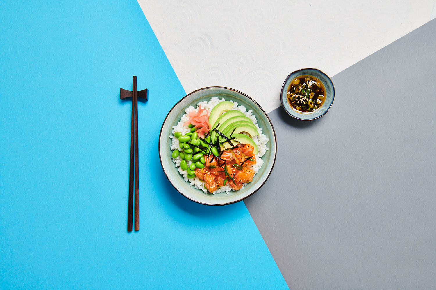 JAPANSE POKÉ BOWL MET ZALM EN PICKLED GINGER