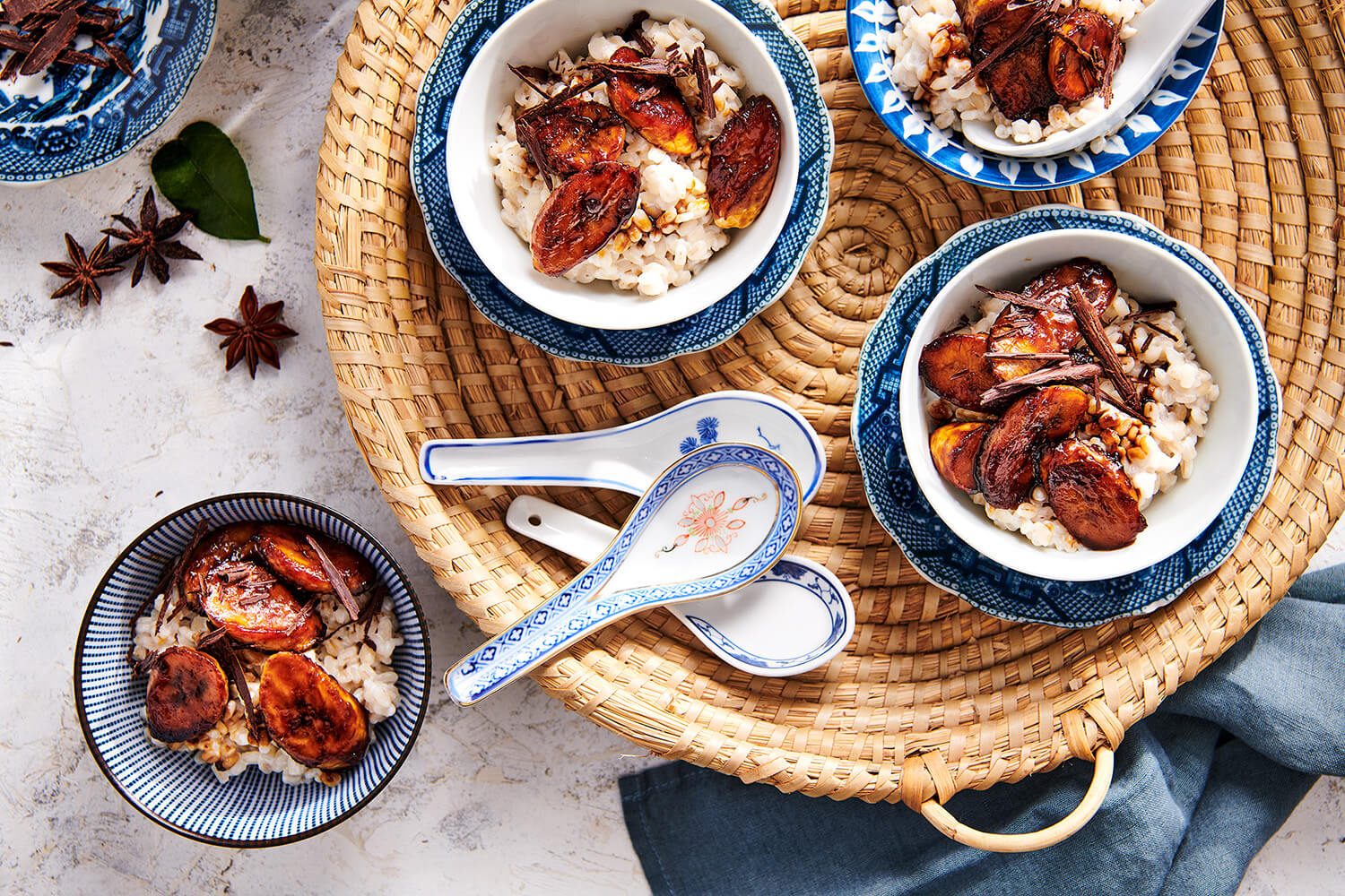 Kokosgort met gekarameliseerde banaan