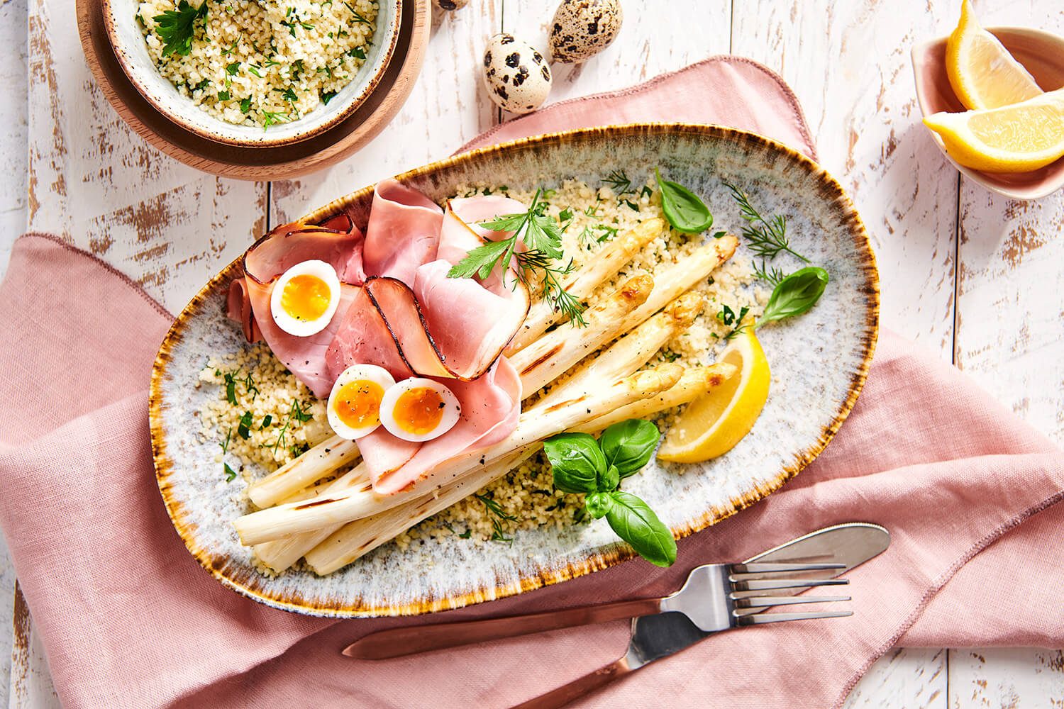 Geroosterde asperges met beenham en frisse kruidencouscous