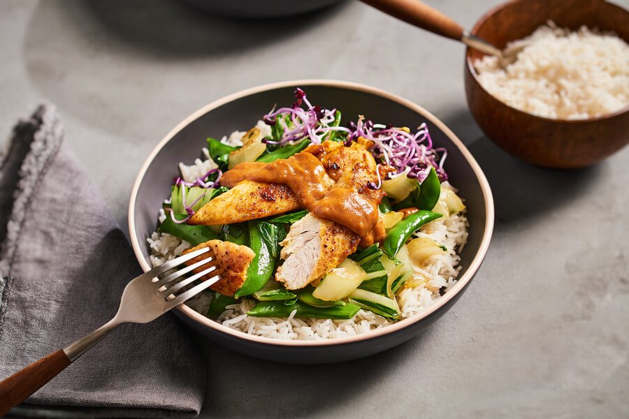 Basmatirijst Gebakken Kerrie Kiphaasjes Met Paksoi En Saté Saus