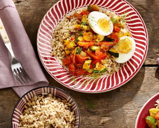 Eieren in Mediterrane groentesaus