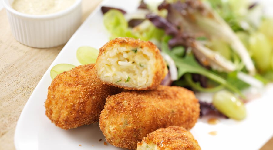 RIJSTKROKETJES MET KAAS