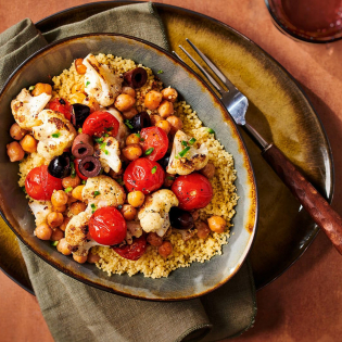 Gebakken bloemkool met kikkererwten tomaatjes en olijven