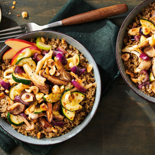 Voorgestoomde quinoa met appel, bleekselderij en paddenstoelen