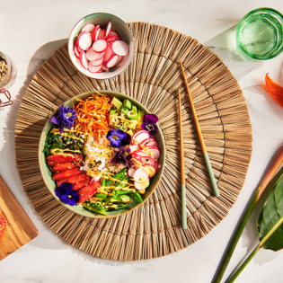 Vega No Tuna Poké bowl met wakamésalade