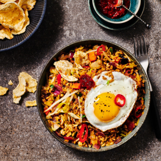 Snelle havernasi met ‘n spiegelei