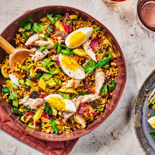 Snelle haverkedgeree met gerookte makreel, prei en rozijnen