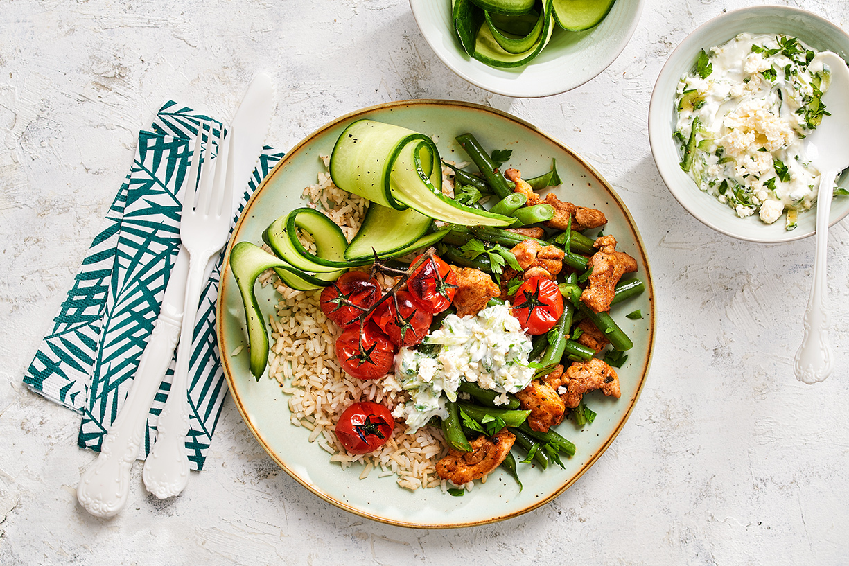 KRUIDIGE SHOARMAREEPJES MET KOMKOMMER-FETASAUS